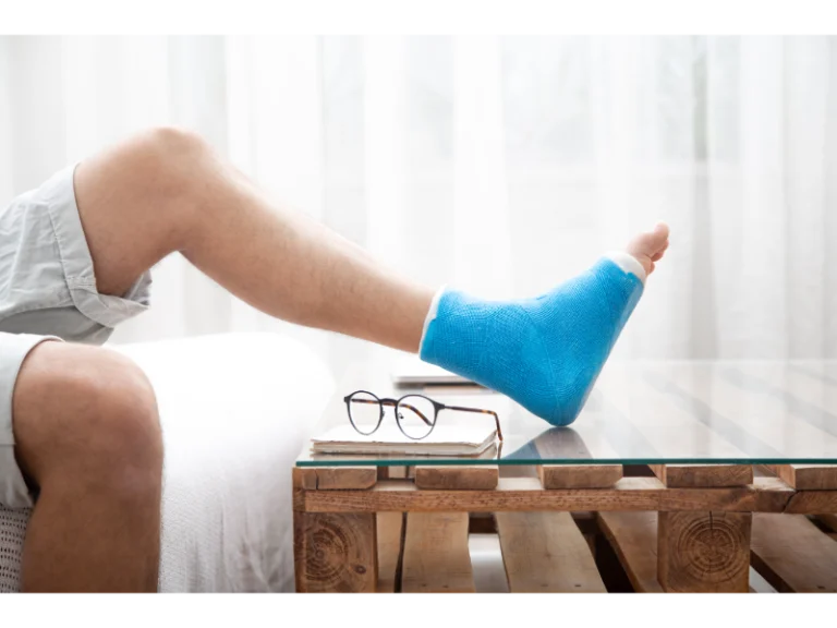 Ayak Bileği Kırığı Sonrası Yürüme: Tedavi ve Dikkat Edilenler